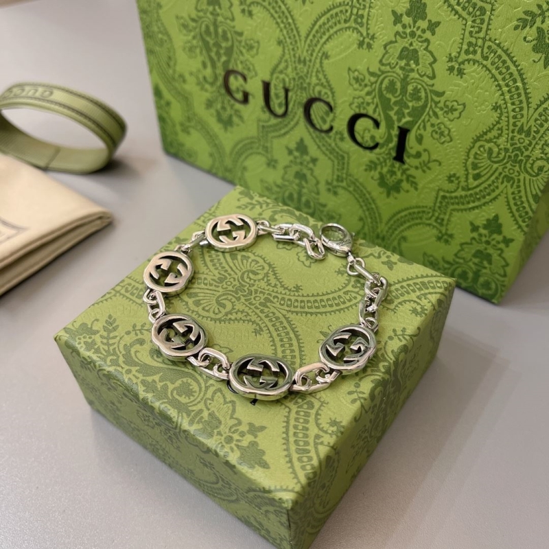 G*u*i bracelets
